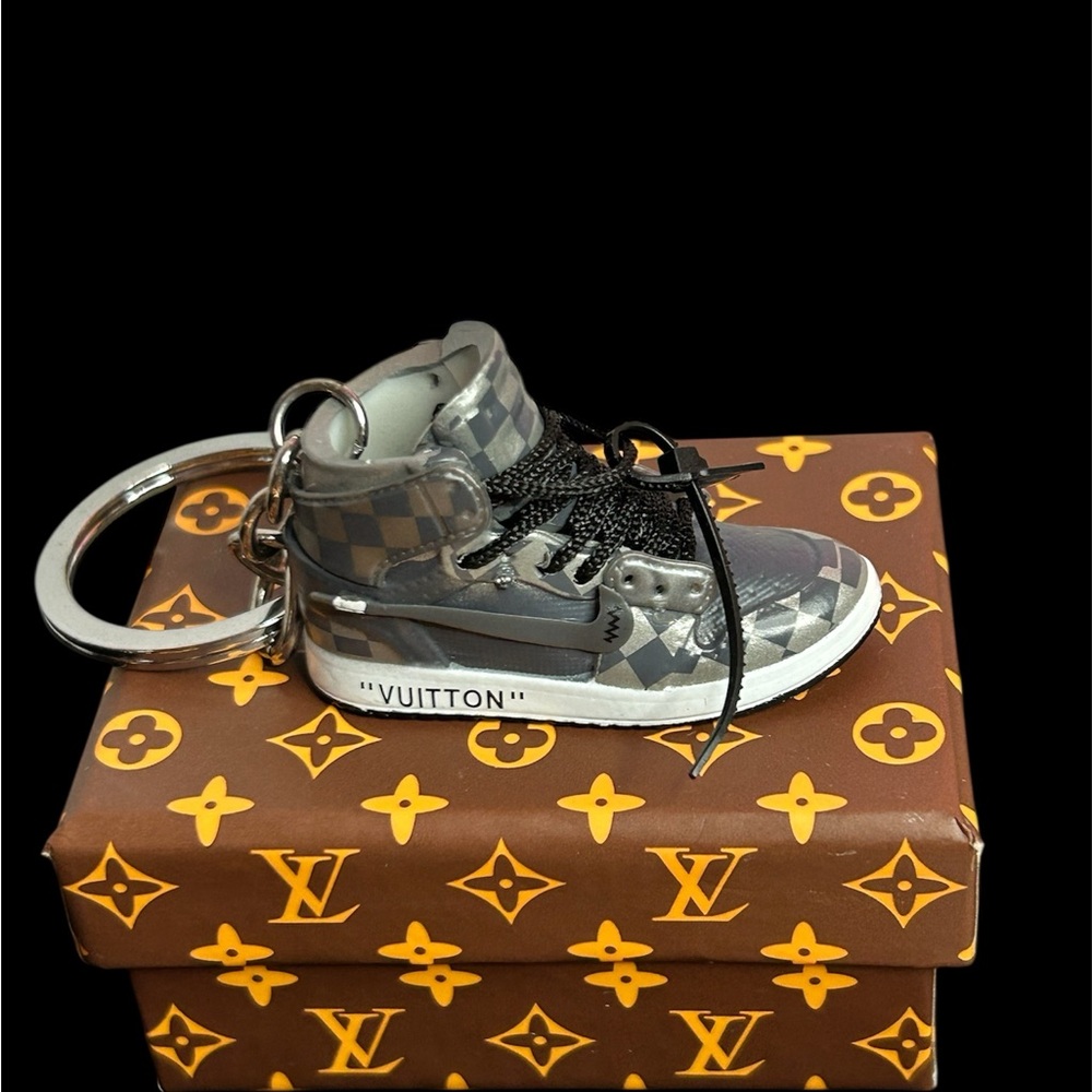 Sneaker Keychain - NIP - Picture 5 of 6